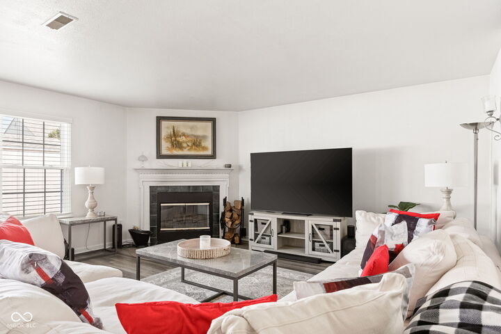 Property Photo:  1844 Creekside Drive  IN 46112 