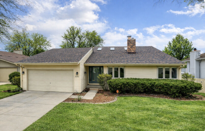 Property Photo:  2010 Carriage Hill Road  IL 60532 