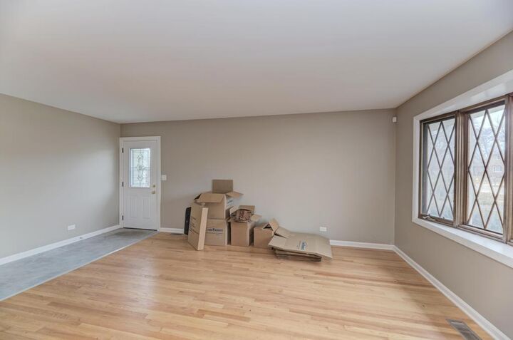 Property Photo:  551 N Vista Avenue  IL 60148 