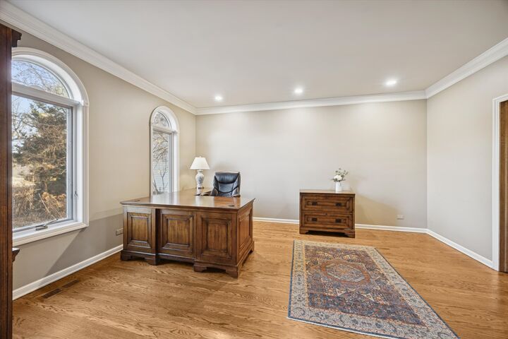 Property Photo:  8S230 Hampton Circle  IL 60540 