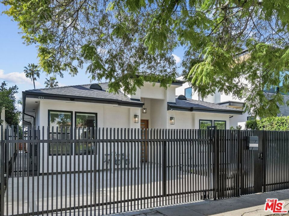 Property Photo:  521 N Martel Avenue  CA 90036 