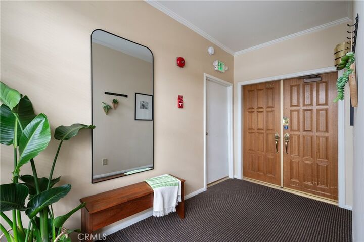 Property Photo: 1406 Camden Avenue 202 CA 90025