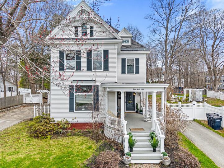 Property Photo:  431 Hammond Street  ME 04401 