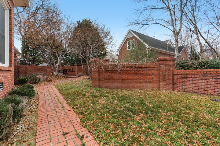 Property Photo:  126 N Country Club Dr  TN 37075 