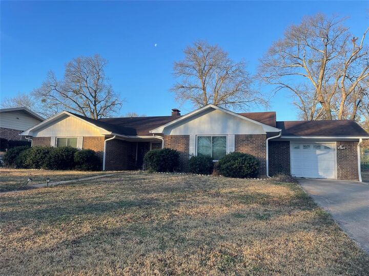Property Photo:  2420 Breckenridge Street  TX 75702 