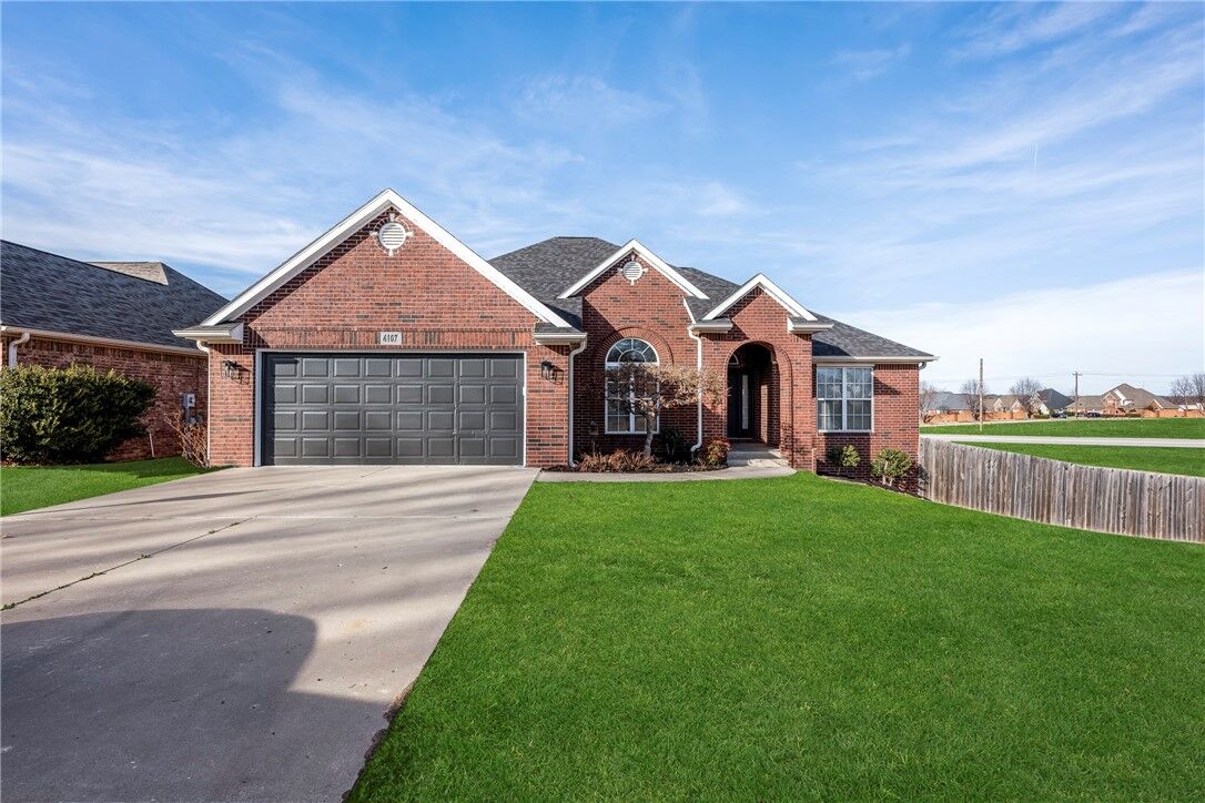 Property Photo:  4107 W Worthington Drive  AR 72758 