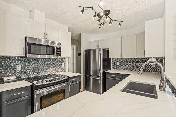 Property Photo:  914 20 Street SE 22  AB T2G 5P5 