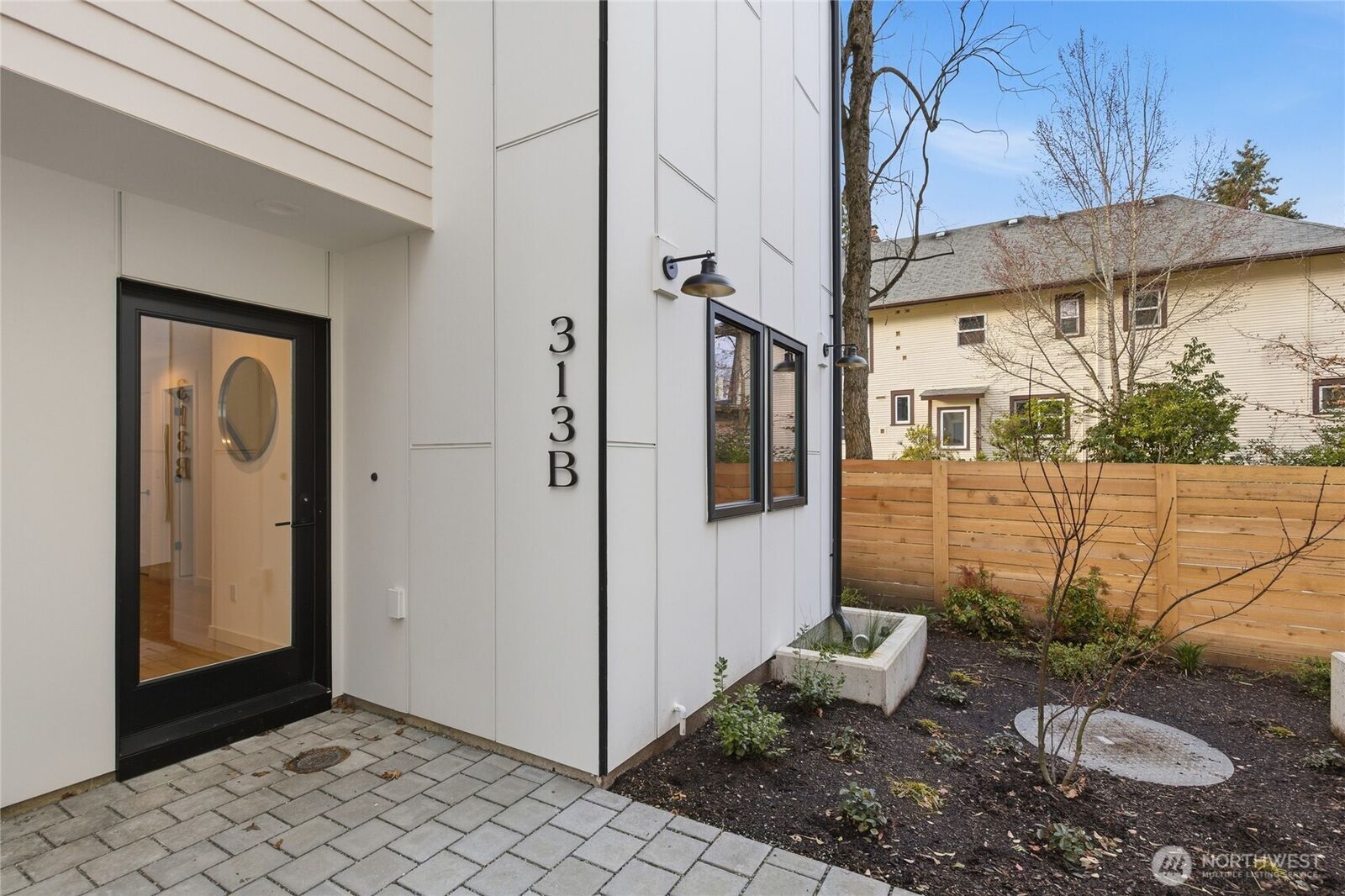 Property Photo:  313  17th Avenue E B  WA 98112 