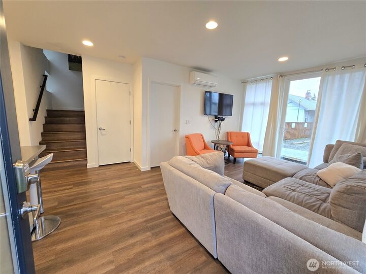 Property Photo:  1015 NE 55th Street  WA 98105 