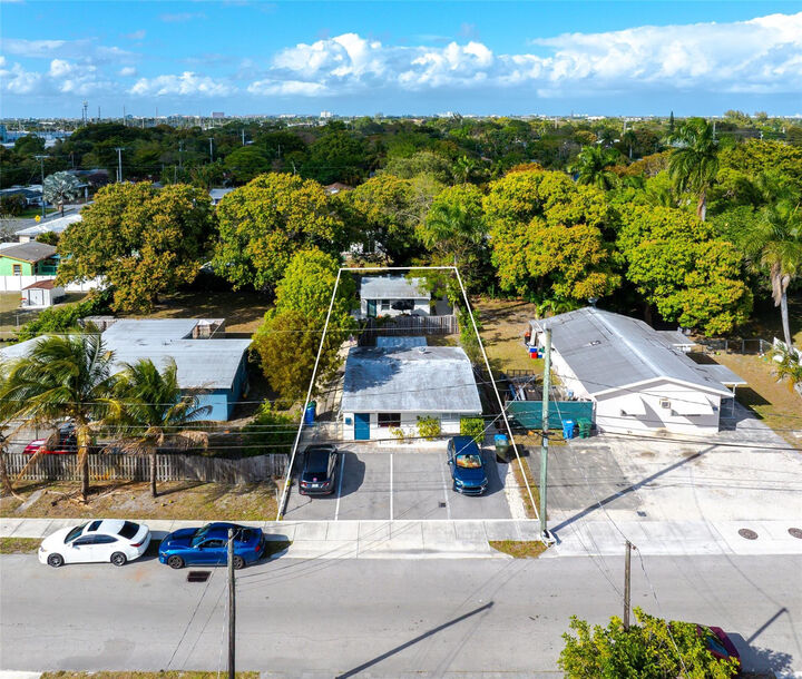 Property Photo:  659 NE 32nd Street  FL 33334 