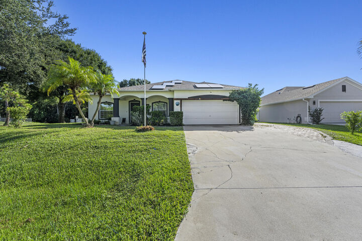 Property Photo:  1302 Coverbrook Lane  FL 32958 