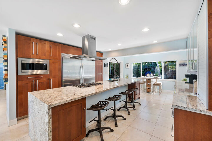 Property Photo:  2716 NE 10th Terrace  FL 33334 