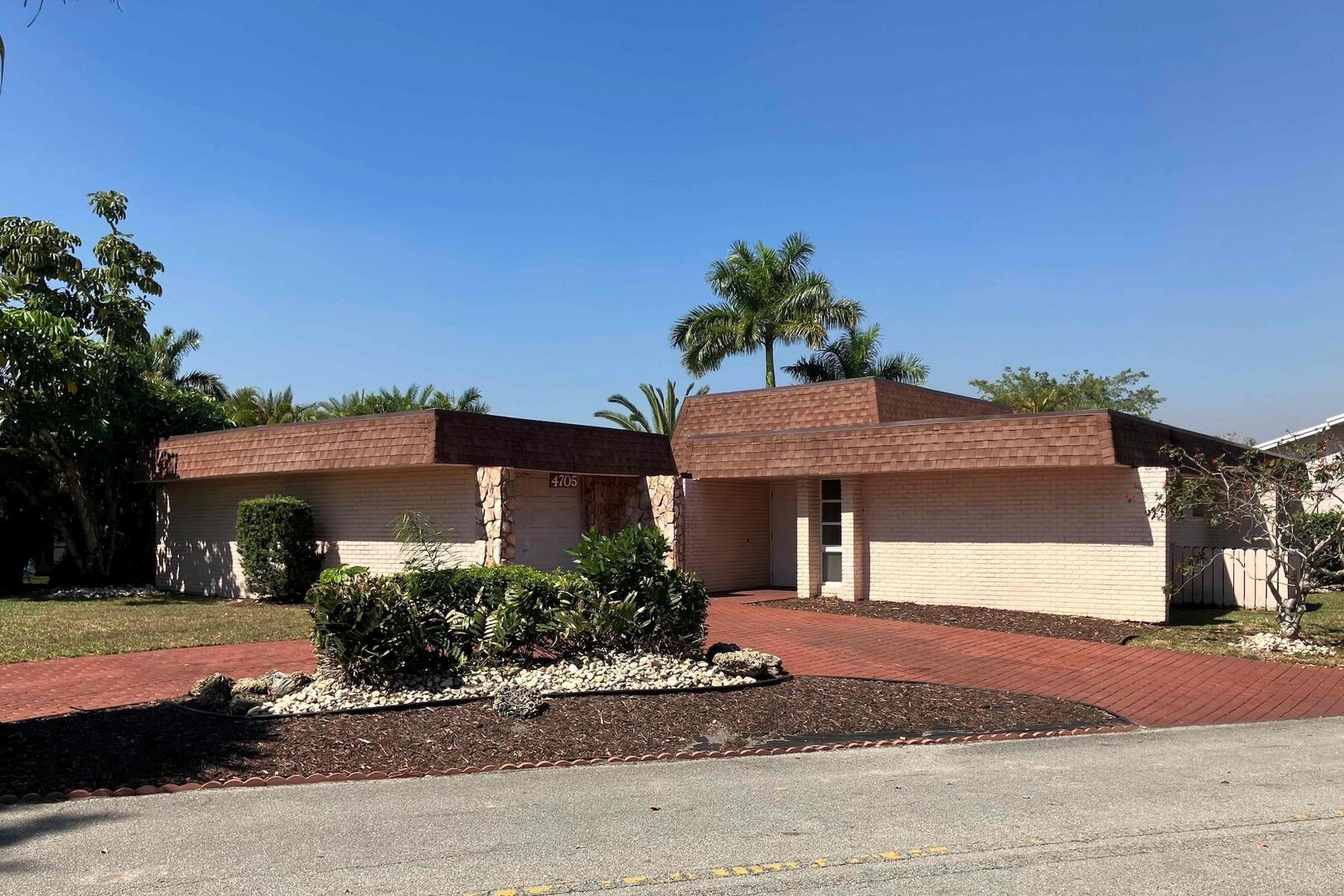 Property Photo:  4705 Bayberry Lane  FL 33319 