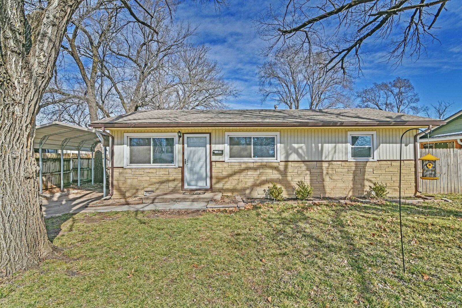 Property Photo:  1602 W 34th St S  KS 67217 