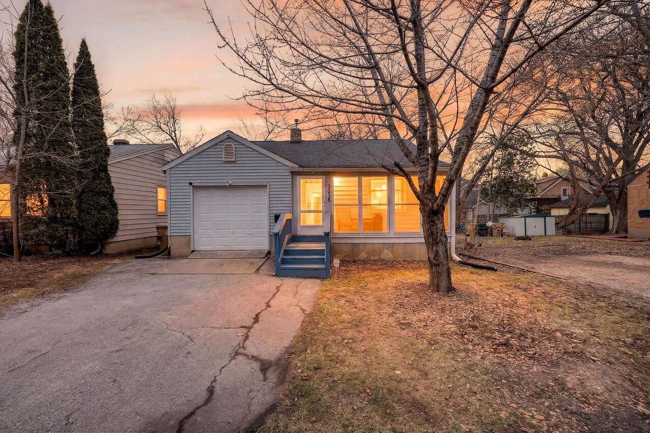 Property Photo:  2638 East Lawn Court  WI 53704 