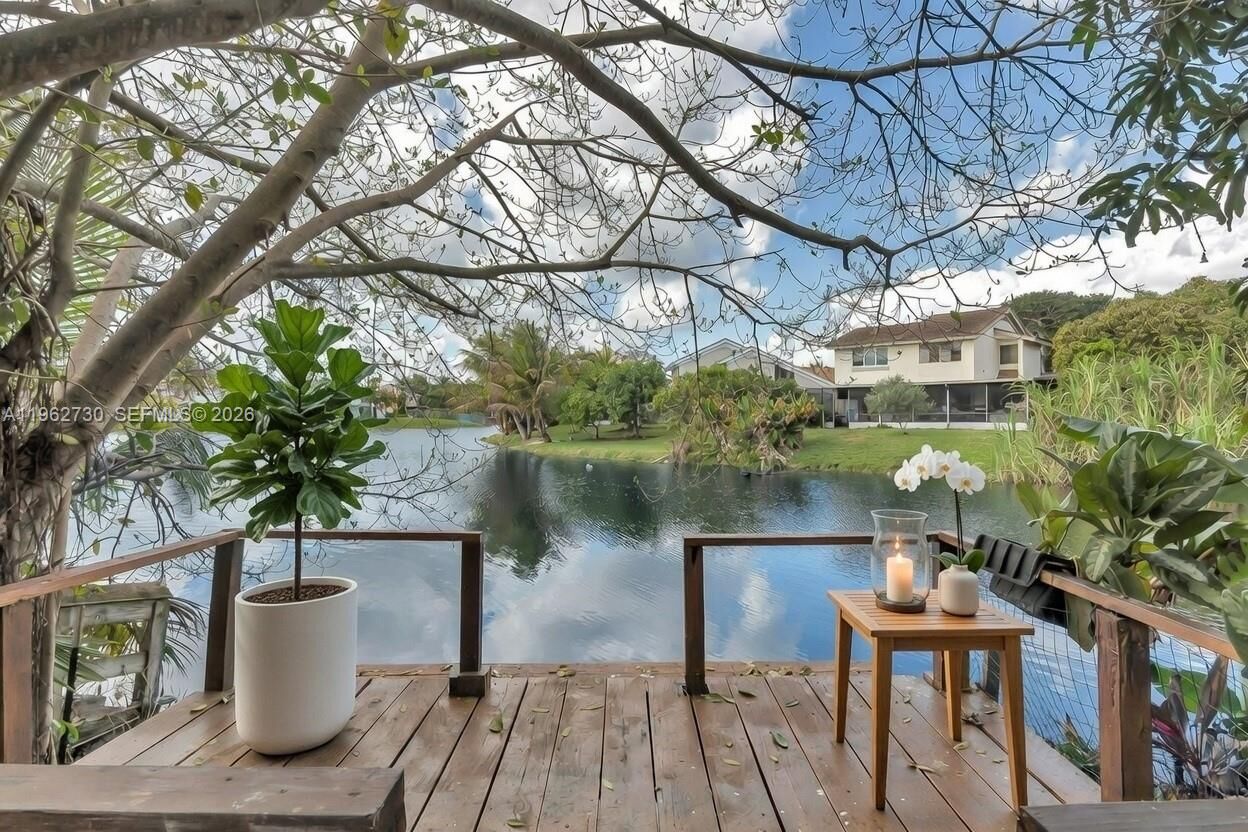 Property Photo: 4011 SW 82nd Ter FL 33328