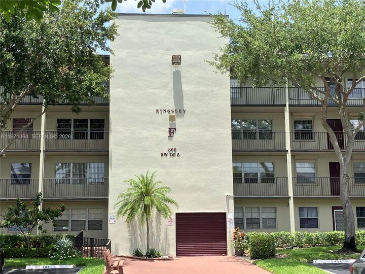 Property Photo:  800 SW 131st Ave 109F  FL 33027 
