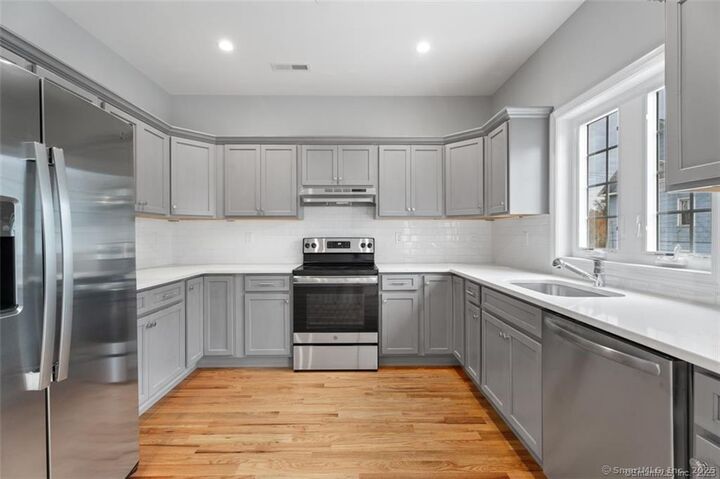 Property Photo:  232 Columbus Avenue 1  CT 06519 