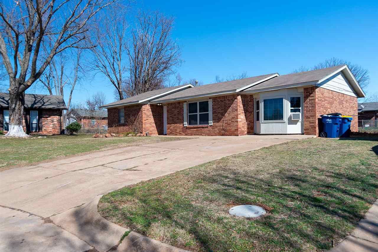 Property Photo:  1419 N Arrington Court  OK 74075 