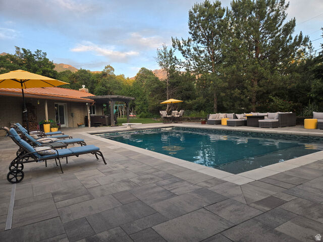 Property Photo: 2250 E Pheasant Way UT 84121