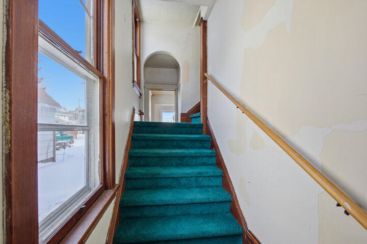 Property Photo:  