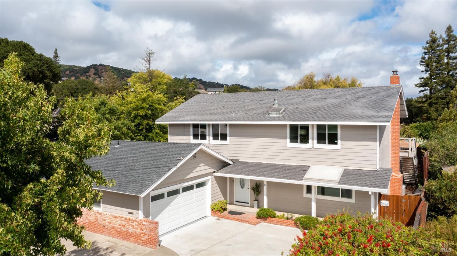 Property Photo:  8 Clover Hill Court  CA 94903 