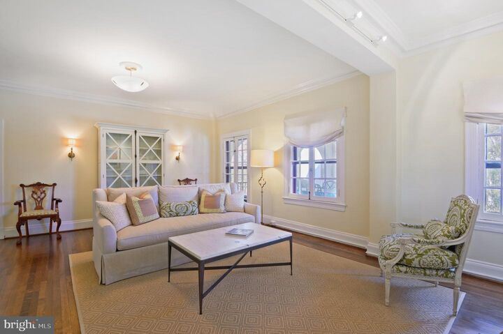 Property Photo:  230 Stony Run Lane 2A  MD 21210 