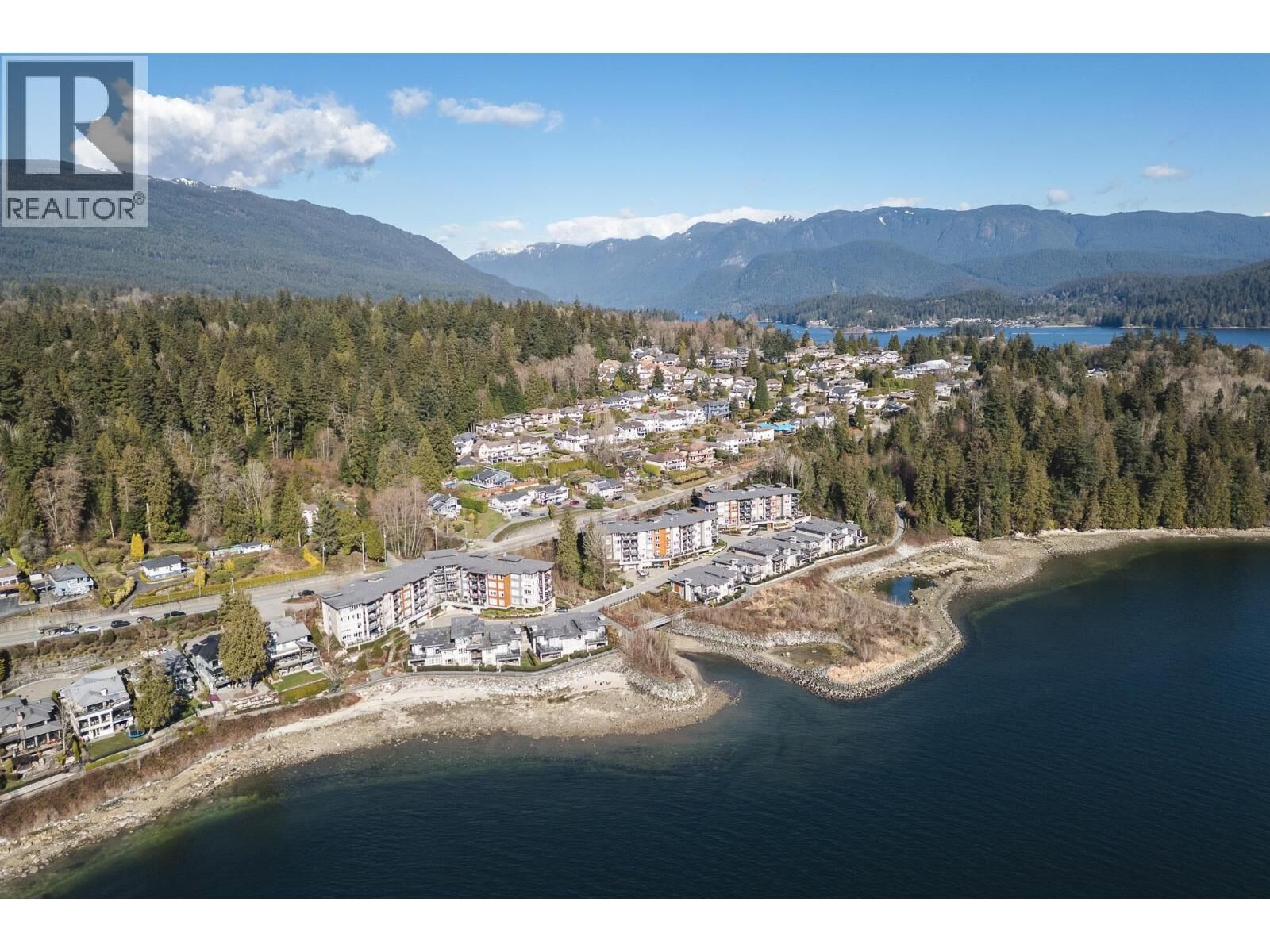 Photo de la propriété:  3825 Cates Landing Way 104  BC V7G 0A6 