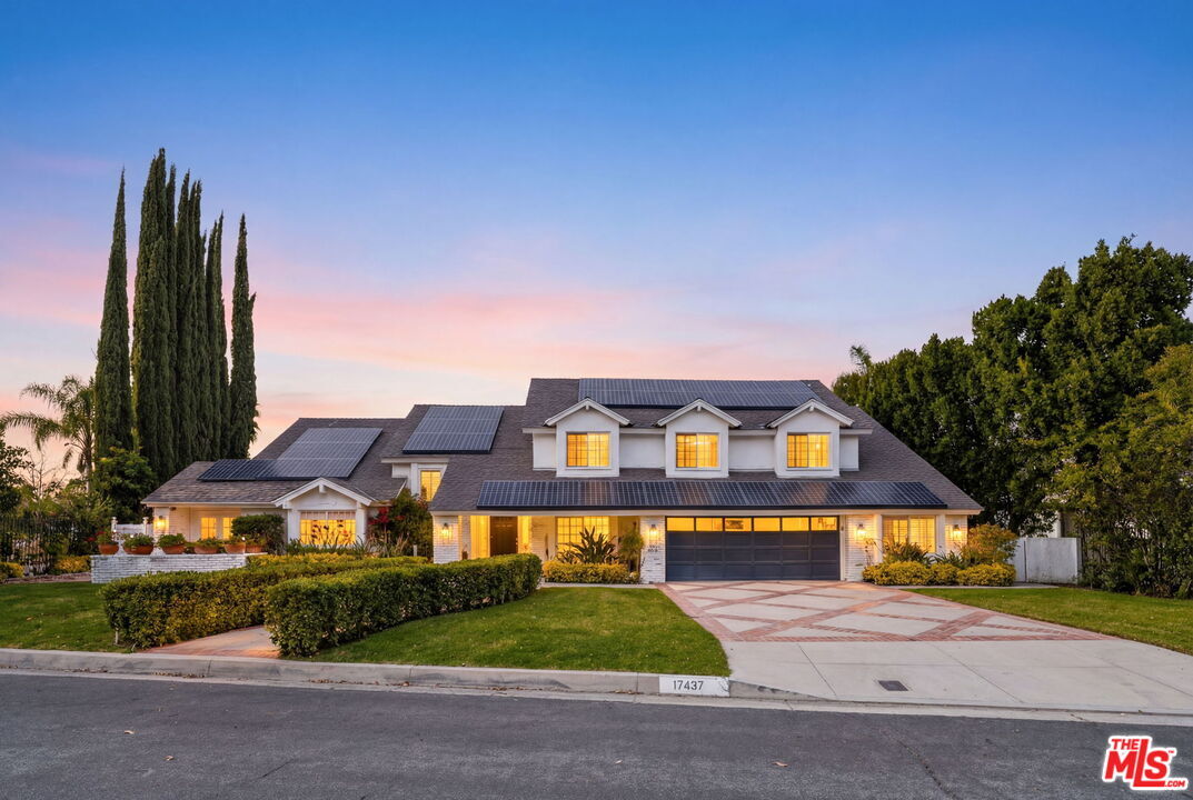 Property Photo: 17437 Tarzana St CA 91316