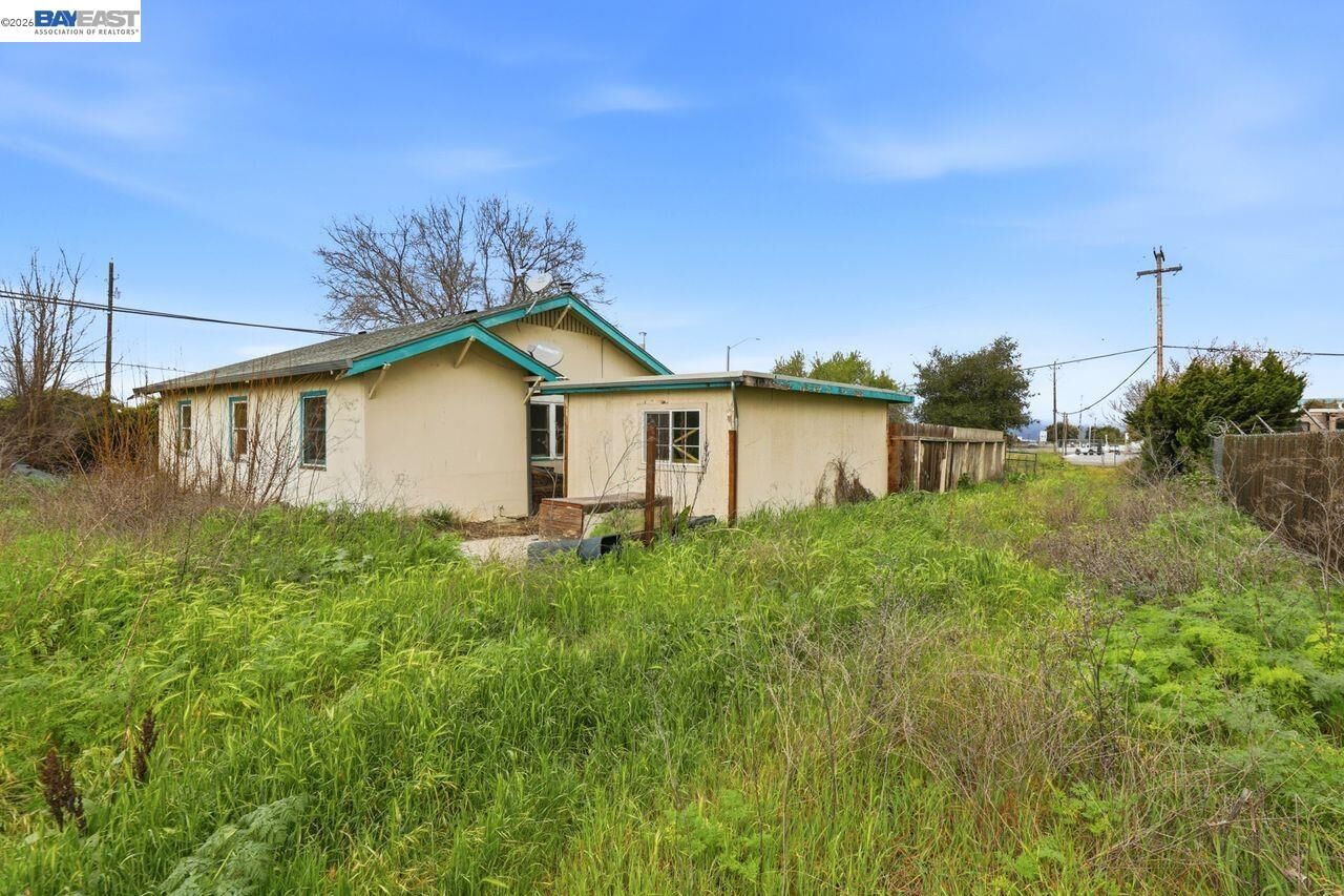 Property Photo:  841 San Felipe Rd  CA 95023 