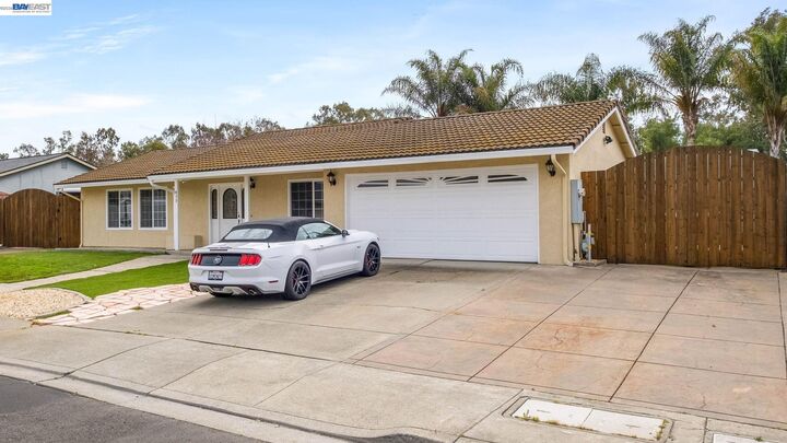 Property Photo: 439 Hummingbird Ln CA 94551