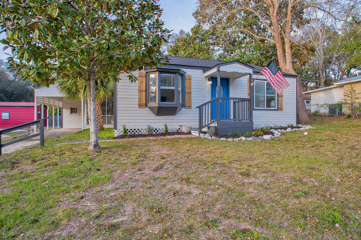 Property Photo:  326 Washington Avenue  FL 32580 