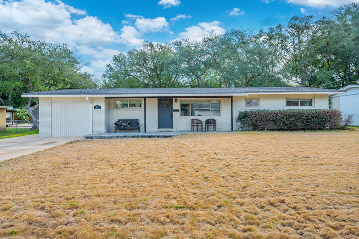 Property Photo:  13 SE Alexandra Place  FL 32548 