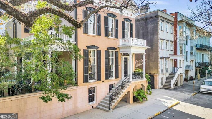 Property Photo:  211 E Charlton Street  GA 31401 