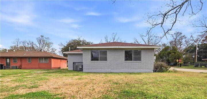 Property Photo:  624 Avoyelles Drive  LA 71301 