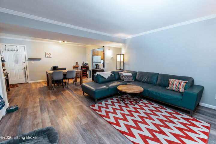 Property Photo:  410 Mockingbird Valley Rd Apt 11  KY 40207 