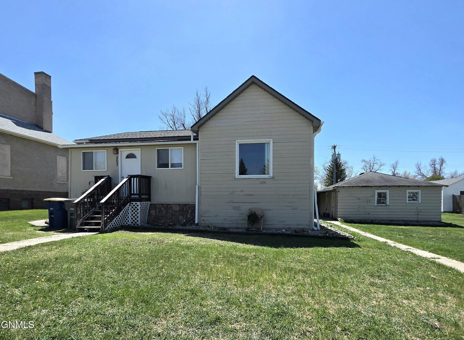 Property Photo:  307 5th Avenue  ND 58433 