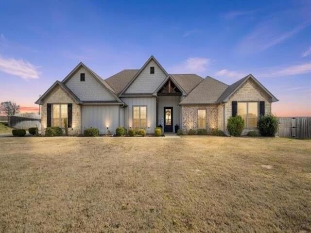 Property Photo:  421 Bush Way  TX 75757 