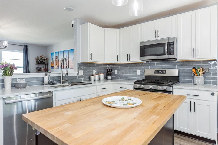 Property Photo:  4621 Trotters Pointe  MI 48642 