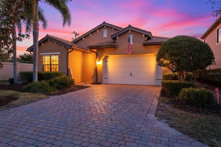 Property Photo: 1098 Bradberry Drive FL 34275