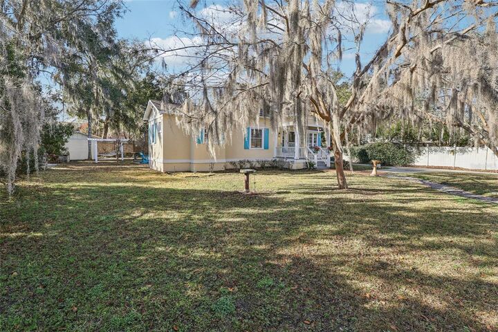 Property Photo: 832 E 9th Avenue FL 32757