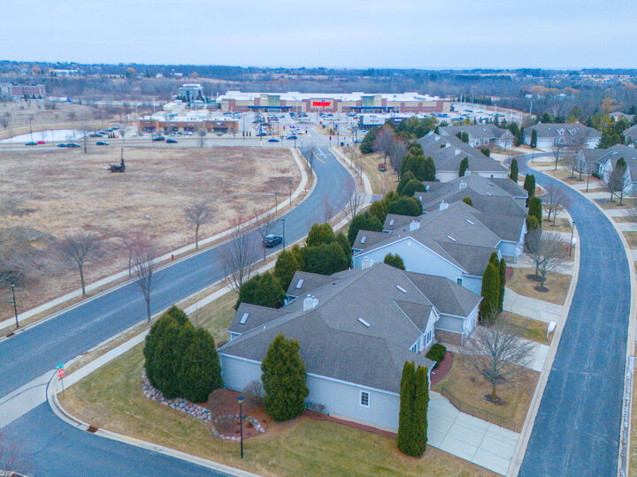 Property Photo:  2396 Caribou Ln  WI 53024 