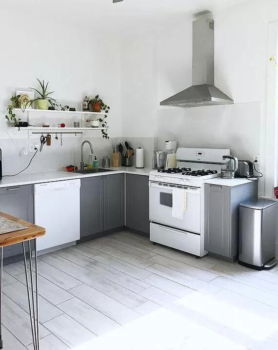 Property Photo: 3229 W Dickens Avenue IL 60647