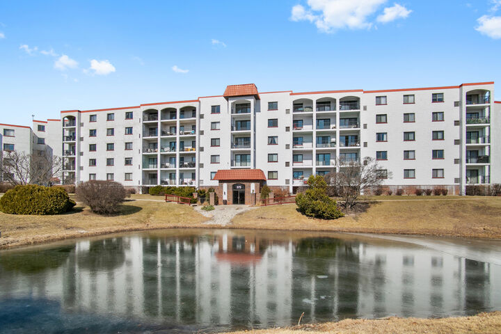 Property Photo:  375 Plum Creek Drive 108  IL 60090 