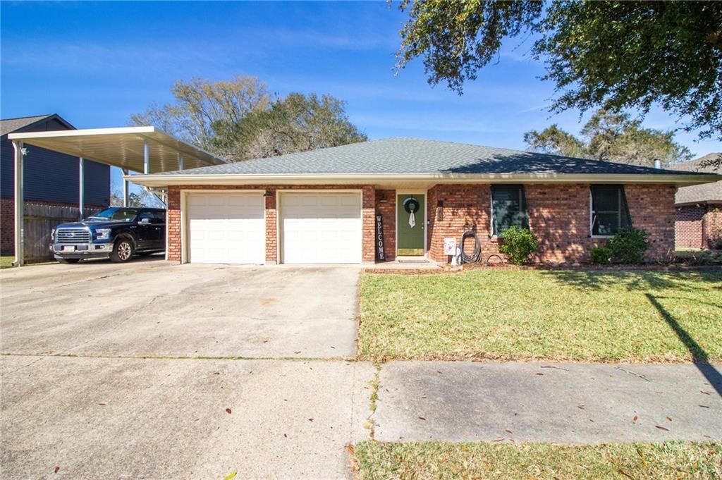 Property Photo:  2105 Champions Drive  LA 70068 