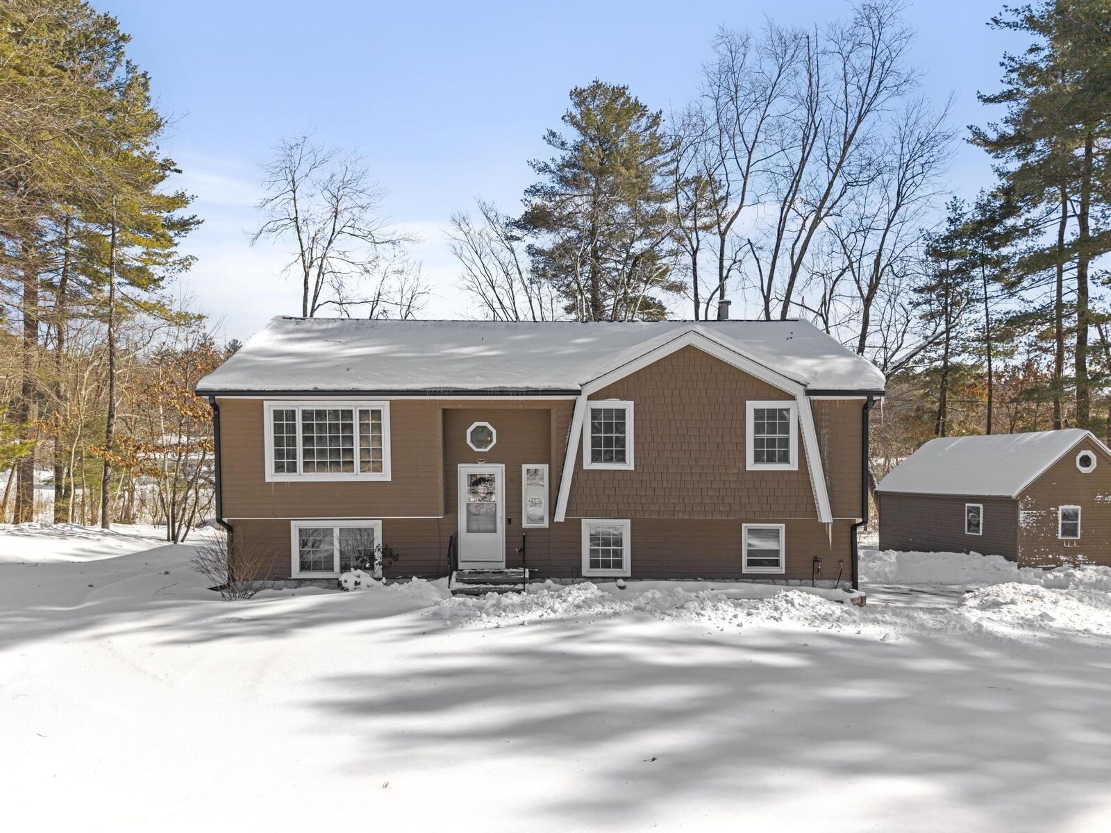 Property Photo: 40 Westfall Road NH 03076