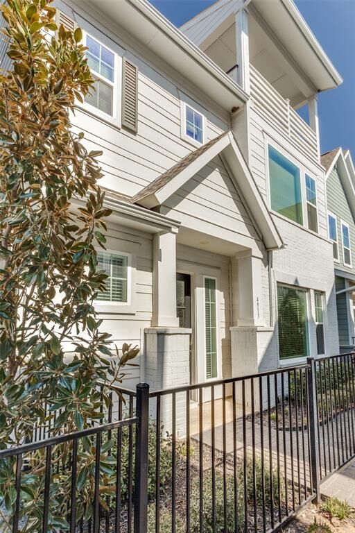 Property Photo: 4913 Ivy Charm Way TX 76114