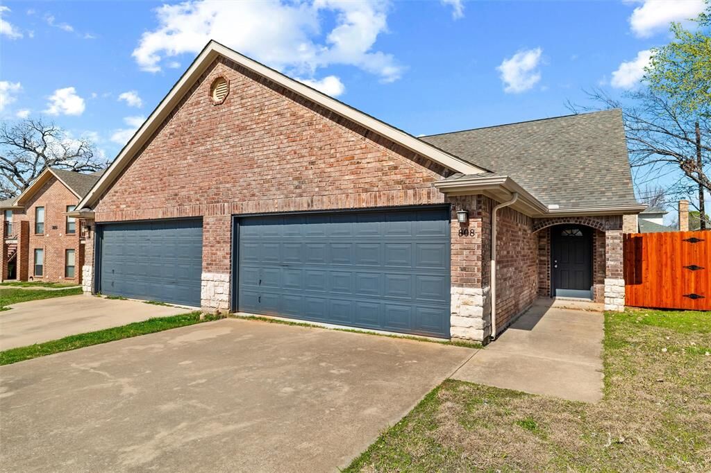Property Photo:  808 Betty Court A  TX 76053 