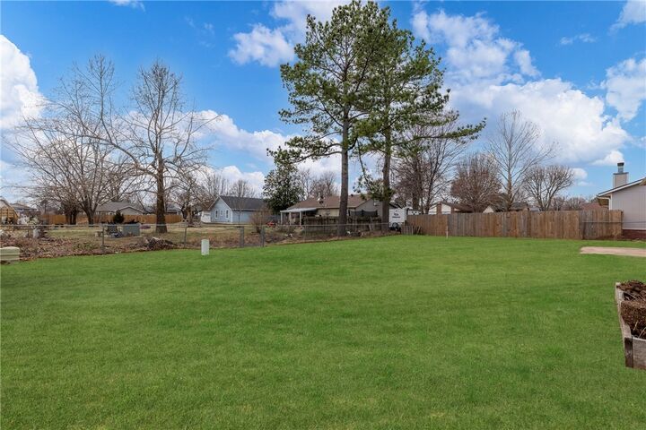 Property Photo:  1322 W Lela Street  AR 72758 