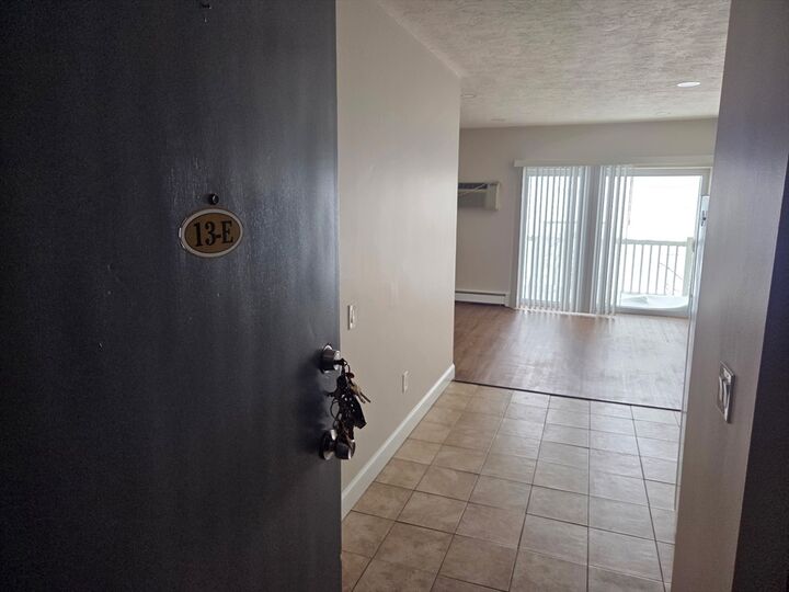 Property Photo:  25 Ekman St. 13 E  MA 01607 